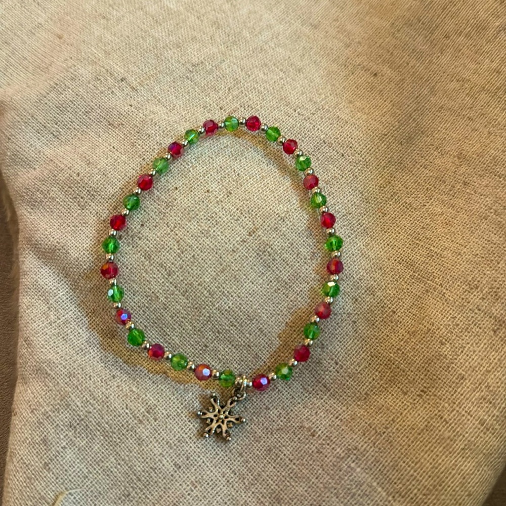 Snowflake charm beaded bracelet